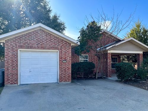 2460 Chinkapin Way, Dallas, TX, 75212-1675 | Card Image