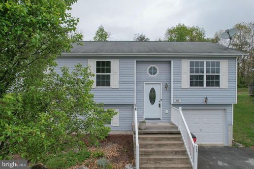 246 Freight Car Cir, Bunker Hill, WV, 25413-3740 | Card Image