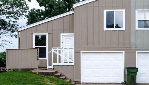 8422 Lane Pl, Raytown, MO, 64138-3282 | Card Image