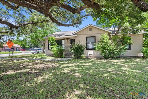 1902 Red River St, Victoria, TX, 77901-5626 | Card Image