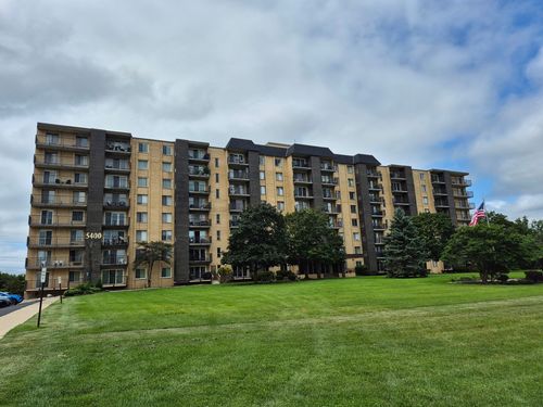 unit-712-5400 Walnut Ave, Downers Grove, IL, 60515-4113 | Card Image