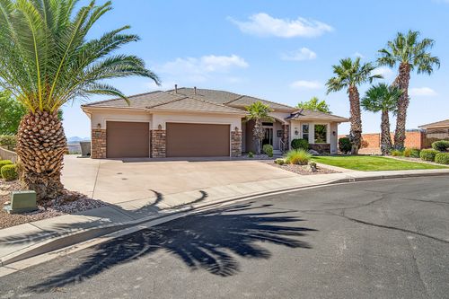 951 N Daybreak Dr, Washington, UT, 84780-8490 | Card Image