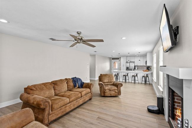 311 E Galveston St, House other with 3 bedrooms, 2 bathrooms and null parking in Giddings TX | Image 12