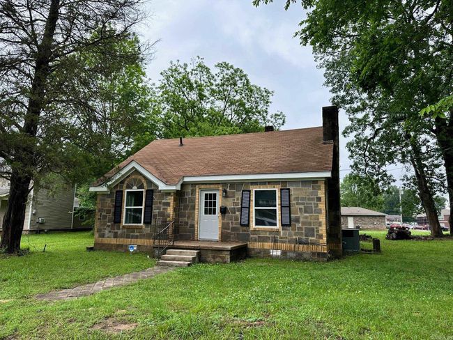 720 N Johnson Street, House other with 2 bedrooms, 1 bathrooms and null parking in Clarksville AR | Image 1
