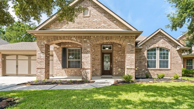 Front door with sitting area. | Image 4