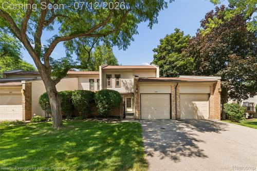 1077 Willow Grove Ct, Rochester Hills, MI, 48307-2552 | Card Image