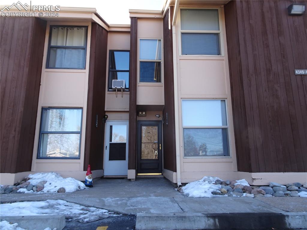 Carefree Cir, Colorado Springs, CO 80917
