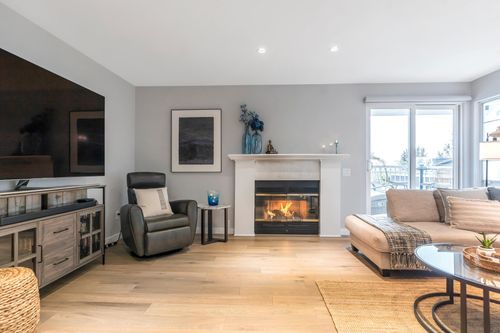 203-2440 Haywood Ave, West Vancouver, BC, V7V1Y1 | Card Image