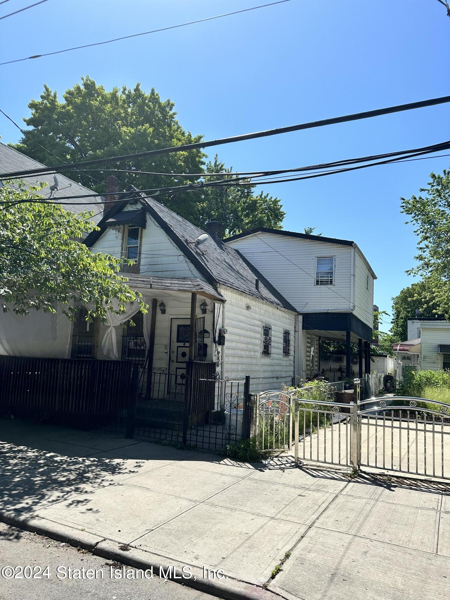 Hudson St, Staten Island, NY 10304