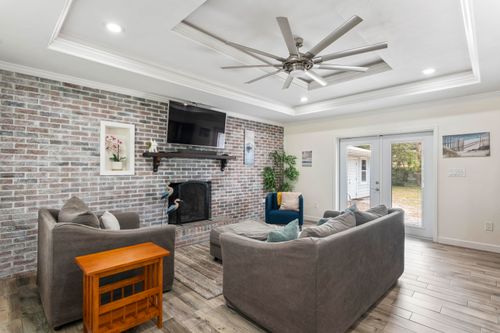 204 Coral Dr Sw, Fort Walton Beach, FL, 32548-6609 | Card Image