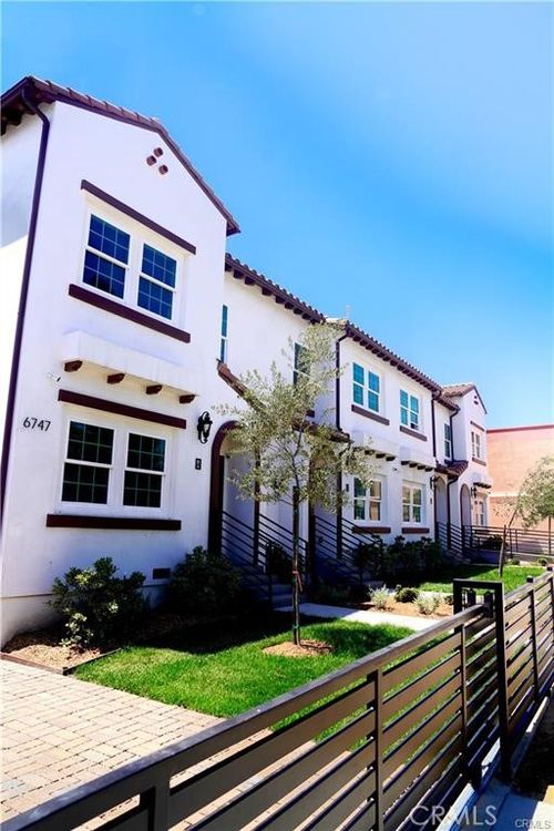 c-6747 Pickering Ave, Whittier, CA, 90601-4147 | Card Image