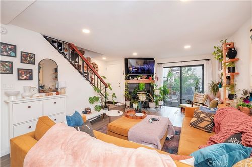 15045 Nordhoff St, North Hills, CA, 91343-5573 | Card Image