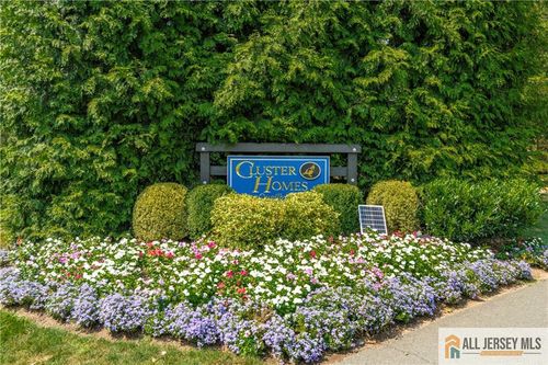 130 Winchester Way, Somerset, NJ, 08873-4907 | Card Image