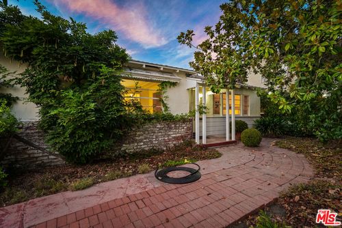 10941 Peach Grove St, North Hollywood, CA, 91601-4653 | Card Image