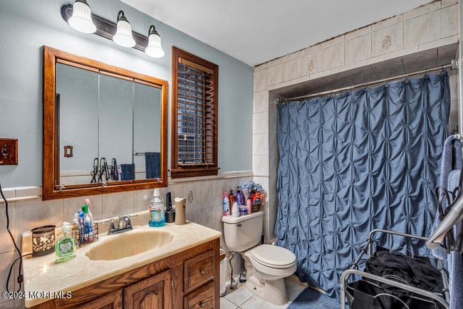 662 Avenue E, Home with 5 bedrooms, 3 bathrooms and null parking in Bayonne NJ | Image 10