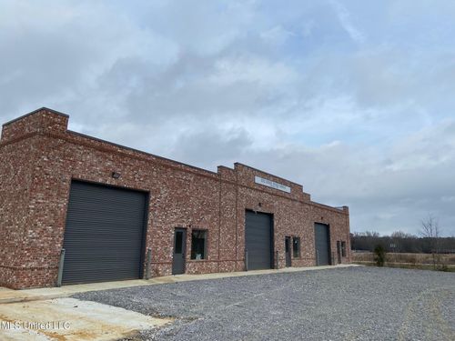 102 Lone Wolf Dr, Gluckstadt, MS, 39110-7175 | Card Image