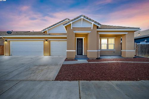 759 Hagerman Peak Dr, Newman, CA, 95360-9527 | Card Image