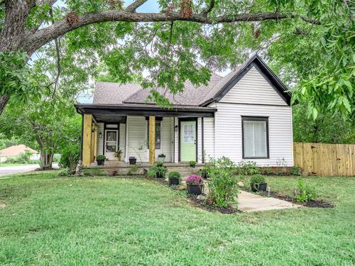 901 N Morris St, Gainesville, TX, 76240-3413 | Card Image