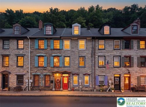 53 Race St, Jim Thorpe, PA, 18229-2003 | Card Image
