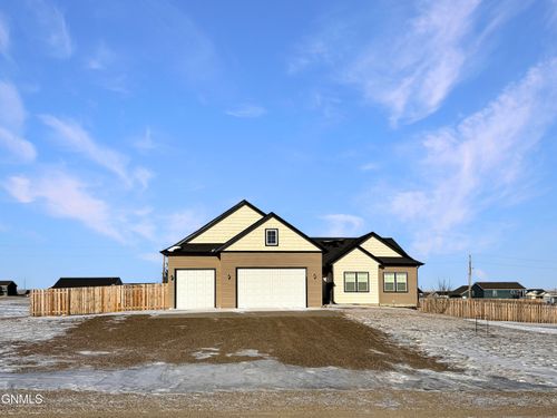 13669 Mulberry Loop Nw, Williston, ND, 58801-9151 | Card Image