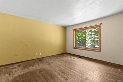 13041 Big Lake Rd, Davisburg, MI, 48350-3442 | Card Image