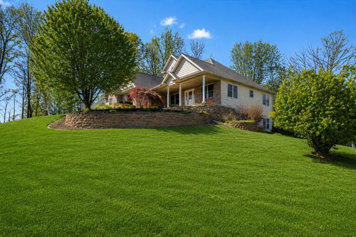 2112 Scenic Hills Dr, Jackson, MI, 49201-7661 | Card Image