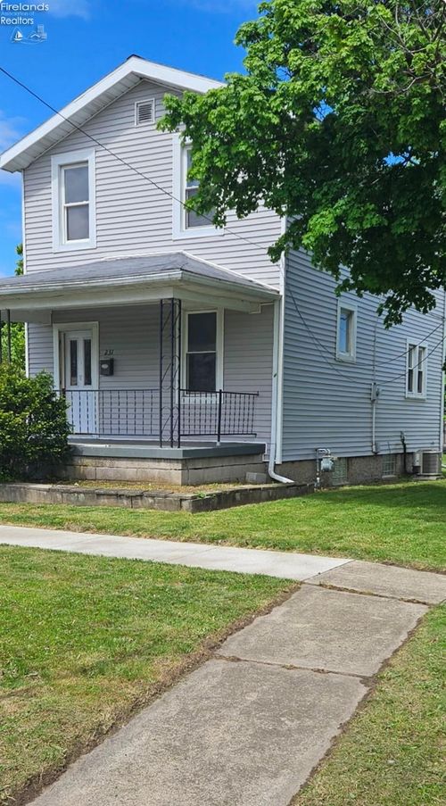 231 Lane St, Sandusky, OH, 44870-4113 | Card Image