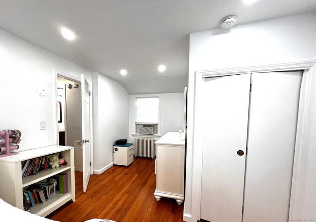 17 Rock Spring Rd, House other with 3 bedrooms, 3 bathrooms and null parking in Stamford CT | Image 12