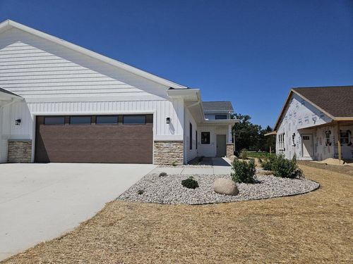 35-3711 Newcastle Dr, Janesville, WI, 53546-8813 | Card Image