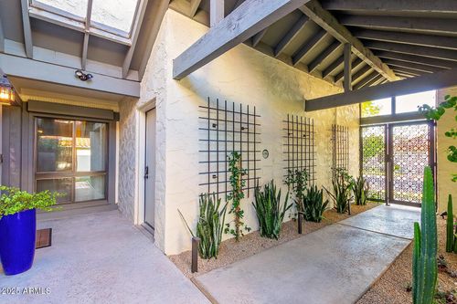 5822 N Scottsdale Rd, Paradise Valley, AZ, 85253-5916 | Card Image