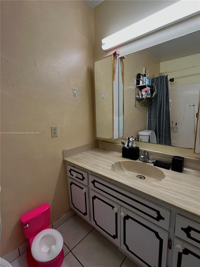 857 W 79 Th Pl, House other with 3 bedrooms, 3 bathrooms and null parking in Hialeah FL | Image 14