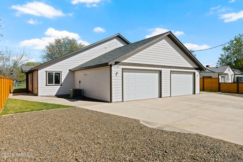 1917 Landon Ave, Yakima, WA, 98903-1423 | Card Image