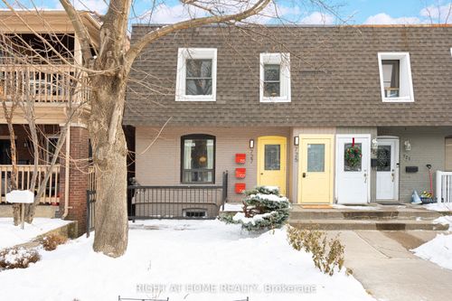 725 Indian Rd, Toronto, ON, M6P2E2 | Card Image