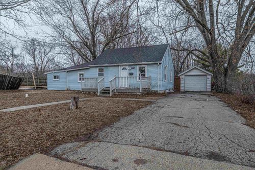 3911 Delaware St, Rockford, IL, 61102-1415 | Card Image
