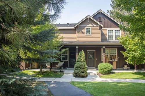 720 N Hindeman St, Sisters, OR, 97759-3124 | Card Image