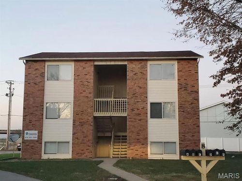 b-8 Jardin Ct, Collinsville, IL, 62234-1818 | Card Image