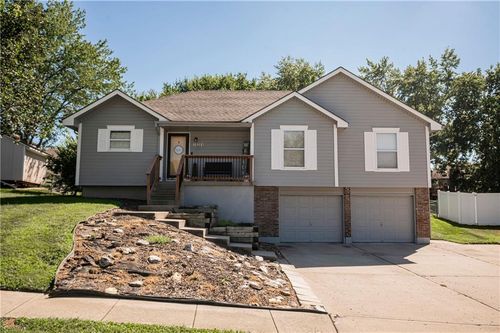 19201 E Park St, Independence, MO, 64058-1368 | Card Image