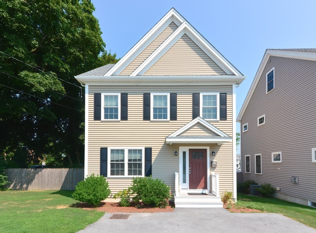 Warren St, Waltham, MA 02453