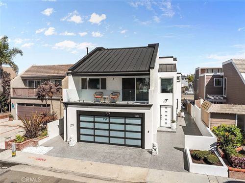 16742 Intrepid Ln, Huntington Beach, CA, 92649-2827 | Card Image