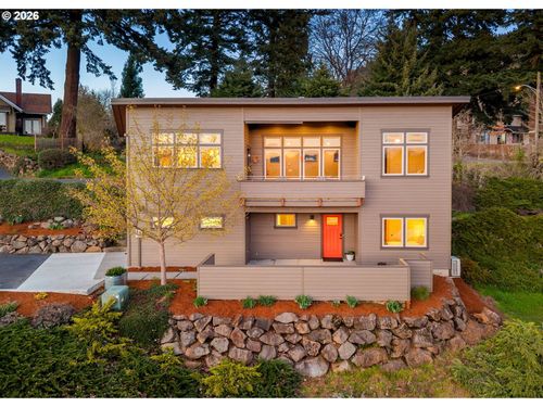 591 Ne Grandview Blvd, White Salmon, WA, 98672-8995 | Card Image