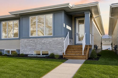 121 5 Ave Se, High River, AB, T1V1G2 | Card Image