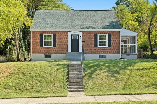 2622 Edgewood St Sw, Roanoke, VA, 24015-2626 | Card Image
