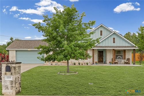 1701 Meadow Ln, Lockhart, TX, 78644-4771 | Card Image