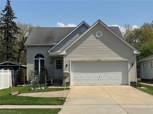 6651 W 130th St, Parma Heights, OH, 44130-3612 | Card Image