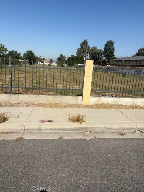 7864 Sterling Ave, San Bernardino, CA, 92410-4743 | Card Image
