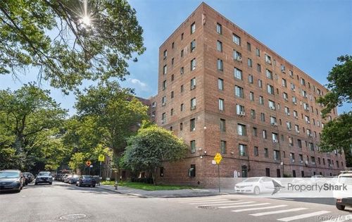 1c-14 Metropolitan Oval, Bronx, NY, 10462-6703 | Card Image