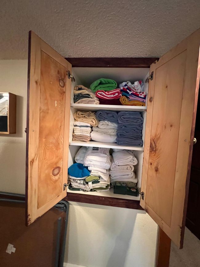 Extra hallway storage for 2nd bathroom | Image 27