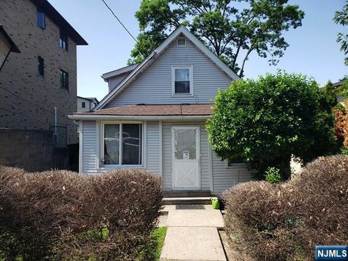 236 E Palisades Blvd, Palisades Park, NJ, 07650-2210 | Card Image