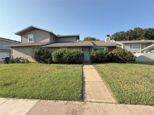 2135 Knoll Crest Dr, Arlington, TX, 76014-3804 | Card Image