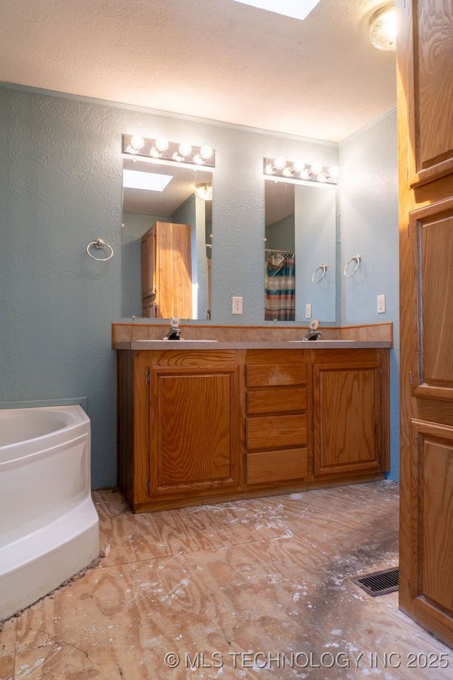 1575 Maple St, House other with 3 bedrooms, 2 bathrooms and null parking in Grant OK | Image 20